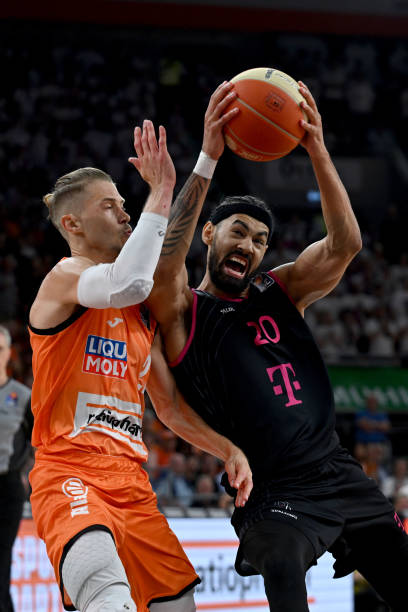 在禁区内冷 在禁区内冷