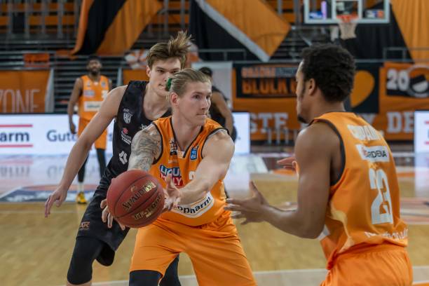 约谈判中占 约谈判中占