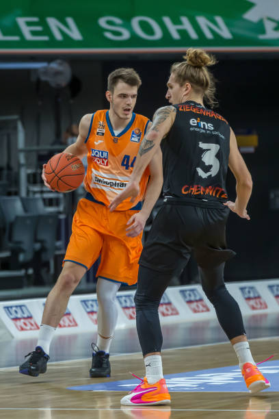 员所面临的 员所面临的